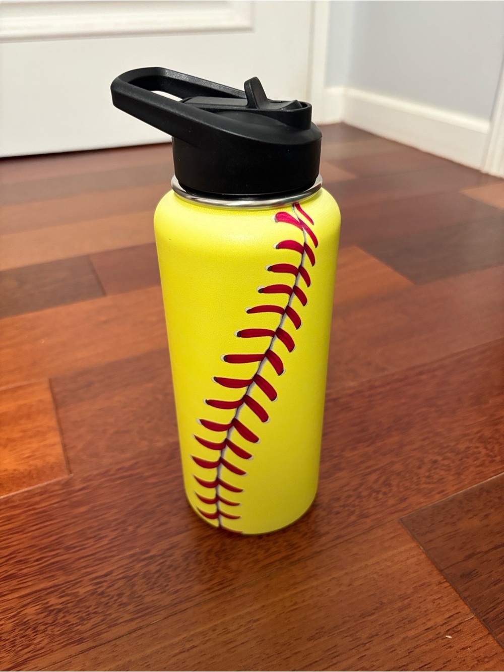 Softball Reusable Metal Water Bottle 32 OZ with 2 straws, cleaner, and a rag!
